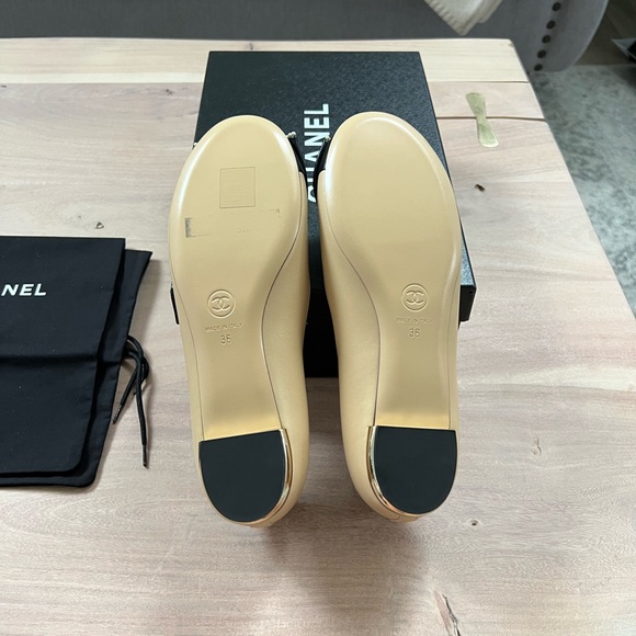 Chanel Beige Flats CC Black Leather Pearl Bow Ballerina Flat, Size 36 - Picture 7 of 9